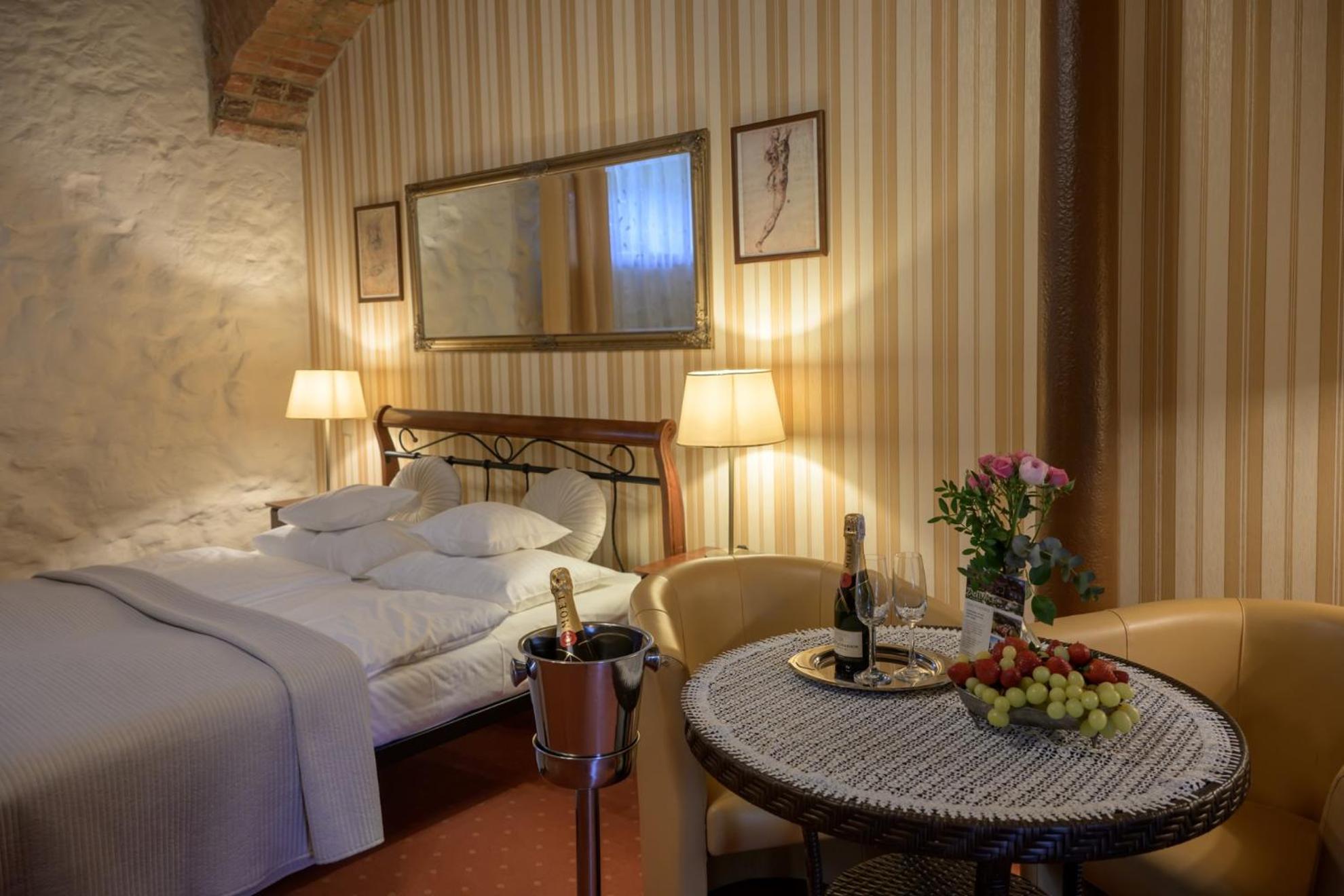 Zabi Dwor - Hotel - Restauracja - Spa Zielona Góra Buitenkant foto