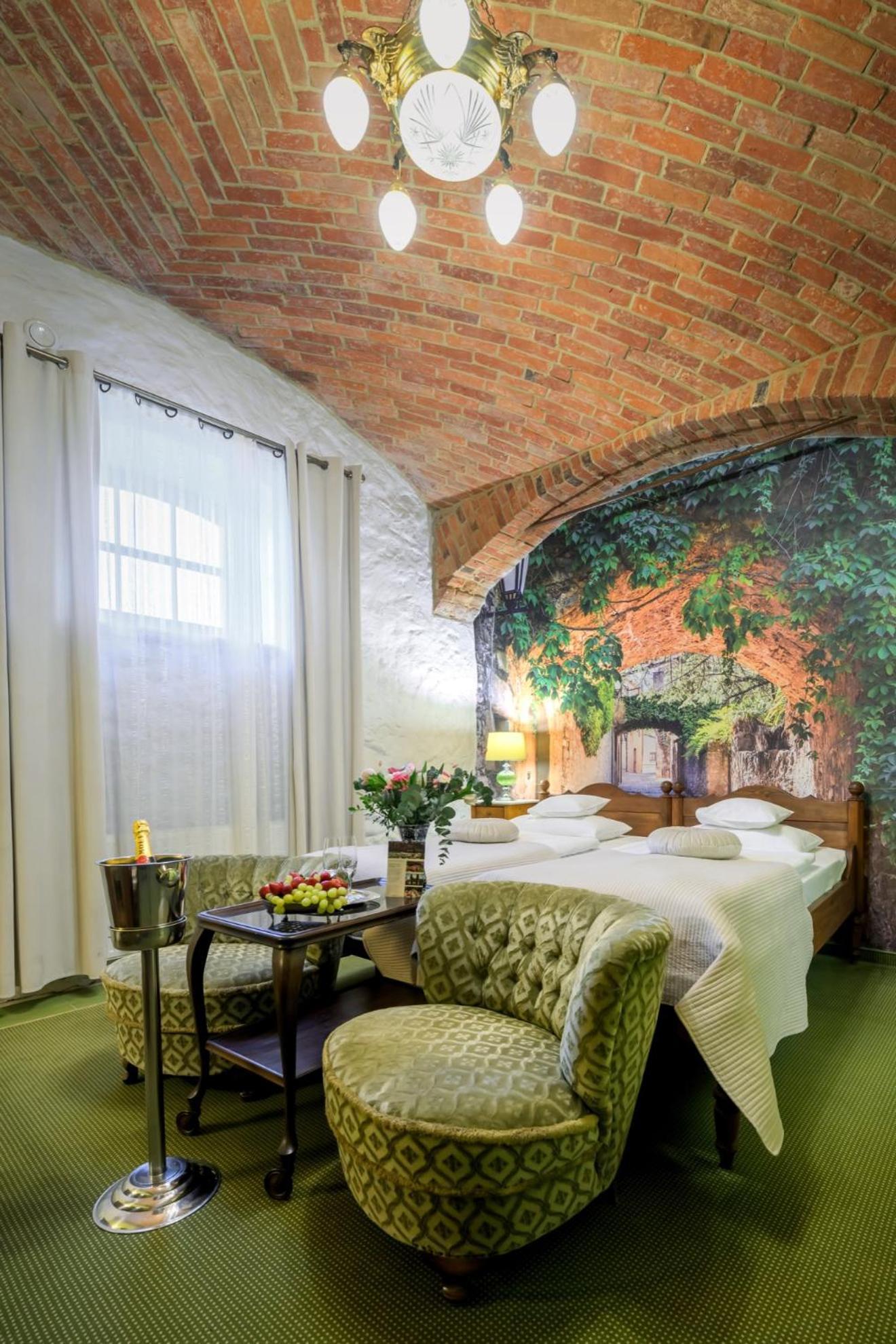 Zabi Dwor - Hotel - Restauracja - Spa Zielona Góra Buitenkant foto